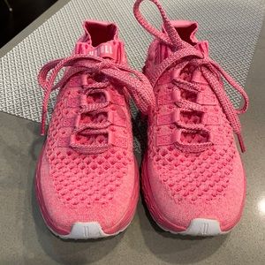NWOT - worn twice! No Bull pink knit runners size 6.5